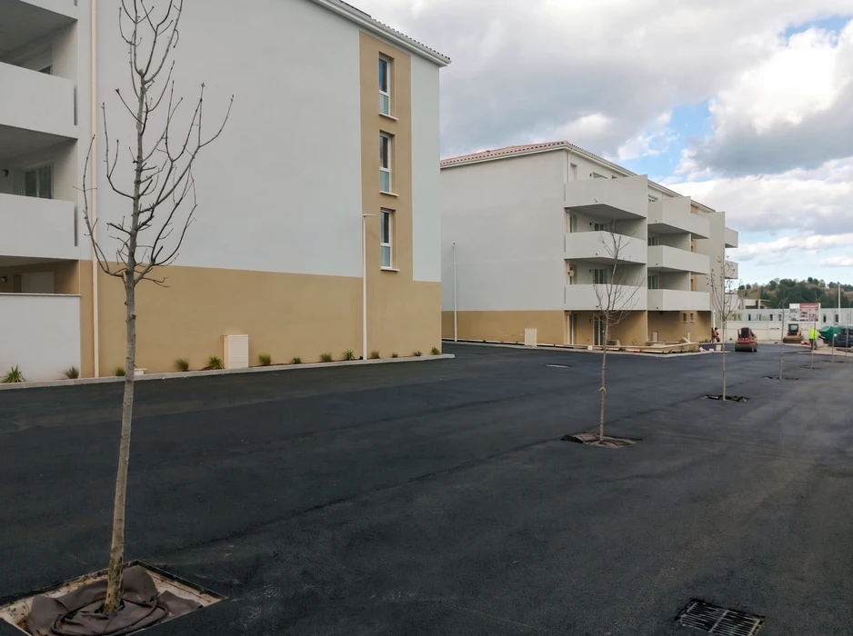 Résidence neuve en cours de finition, vue extérieure