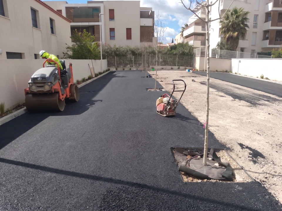 Résidence neuve en cours de finition, vue extérieure